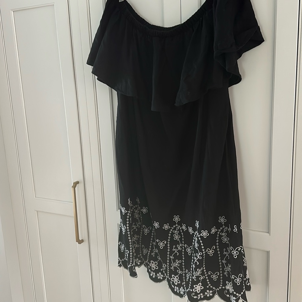 Old Navy black dress with white embroidery, size large.